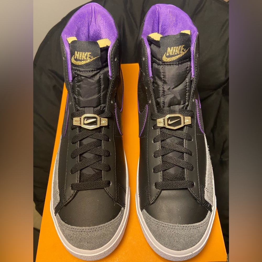 NWOT - Blazer MID ‘77 EMB - Black/Action Grape Iron Grey Sneakers